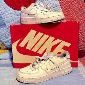 Nike Air Force 1’s boys size 5.